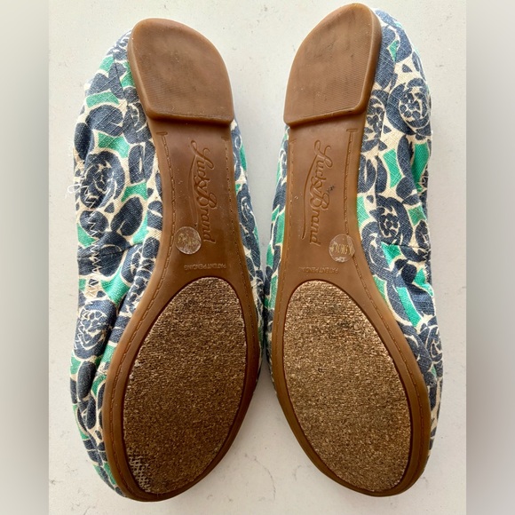 Like New Women’s Size 6.5 Lucky Brand Blue and Green Floral Flats - Picture 3 of 3